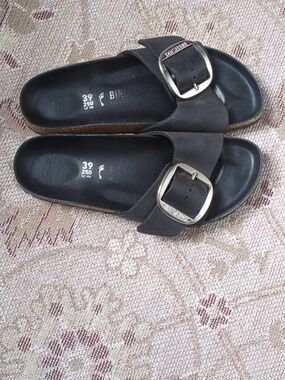 Birkenstock Madrid sandal EUC Euro 39 US 8 1/2 9 Matte Black Silver buckle